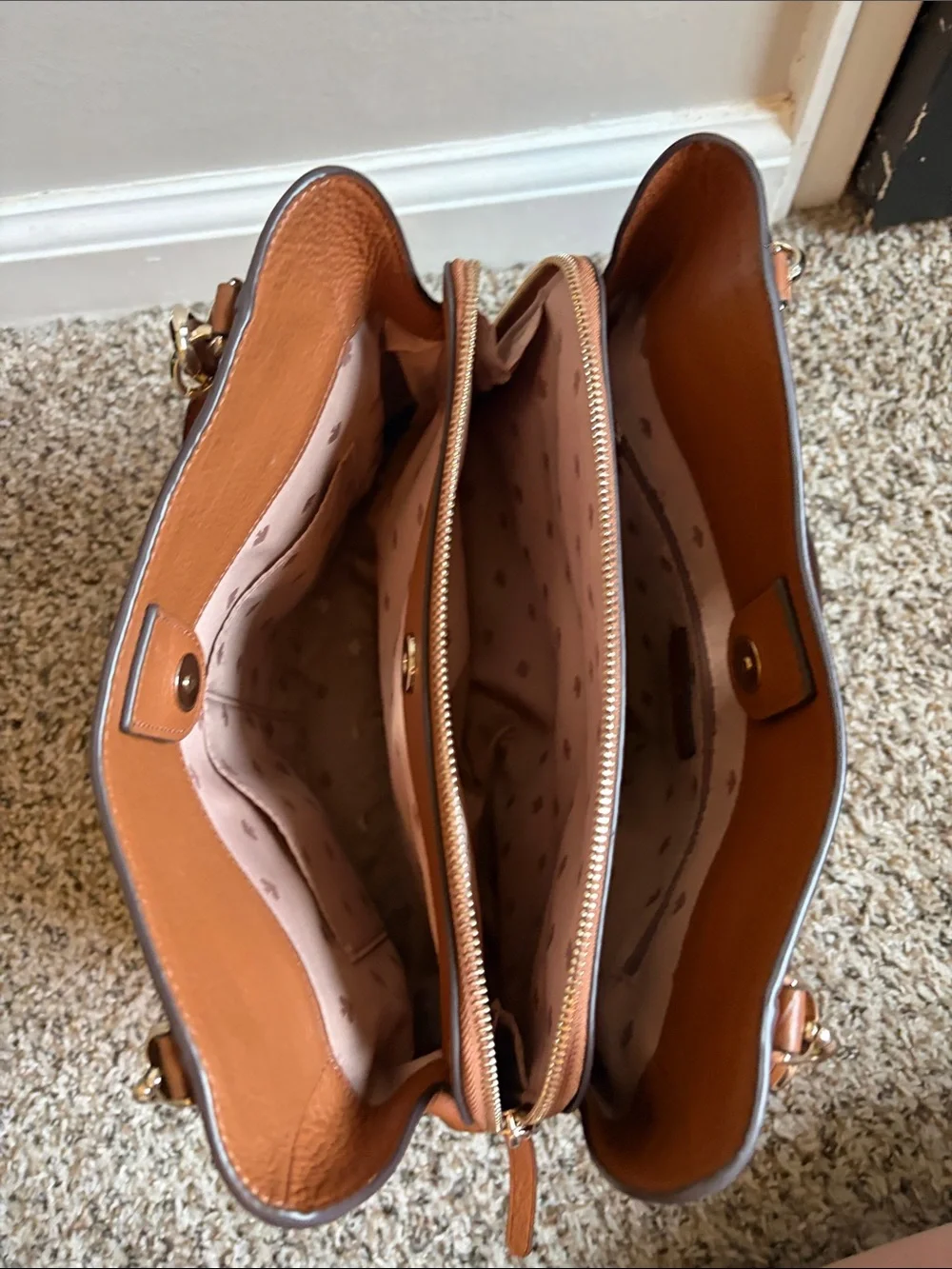 Kate Spade Outlet Jackson Medium Triple Compartment Shoulder Bag in Gingerbread